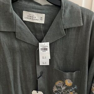 New with Tags.Summer Linen Blend Men's Shirt - Gray floral